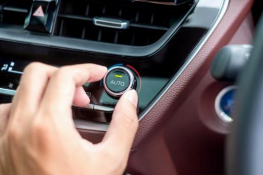 Come diagnosticare e risolvere i problemi del termostato dell'aria condizionata della tua auto