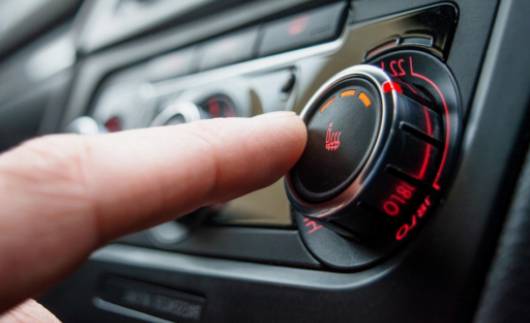 Perché un sbrinatore di parabrezza difettoso è un pericolo per la sicurezza